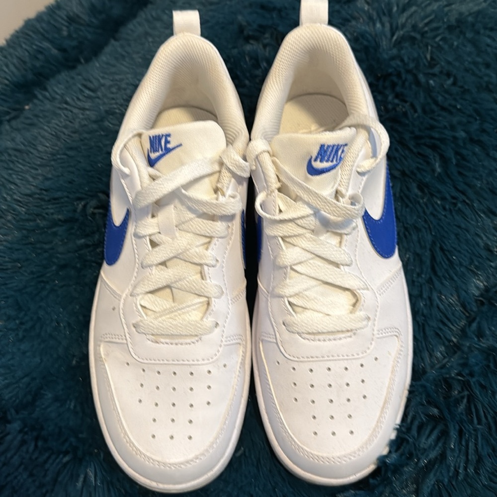 Nike - Picture 2 of 5